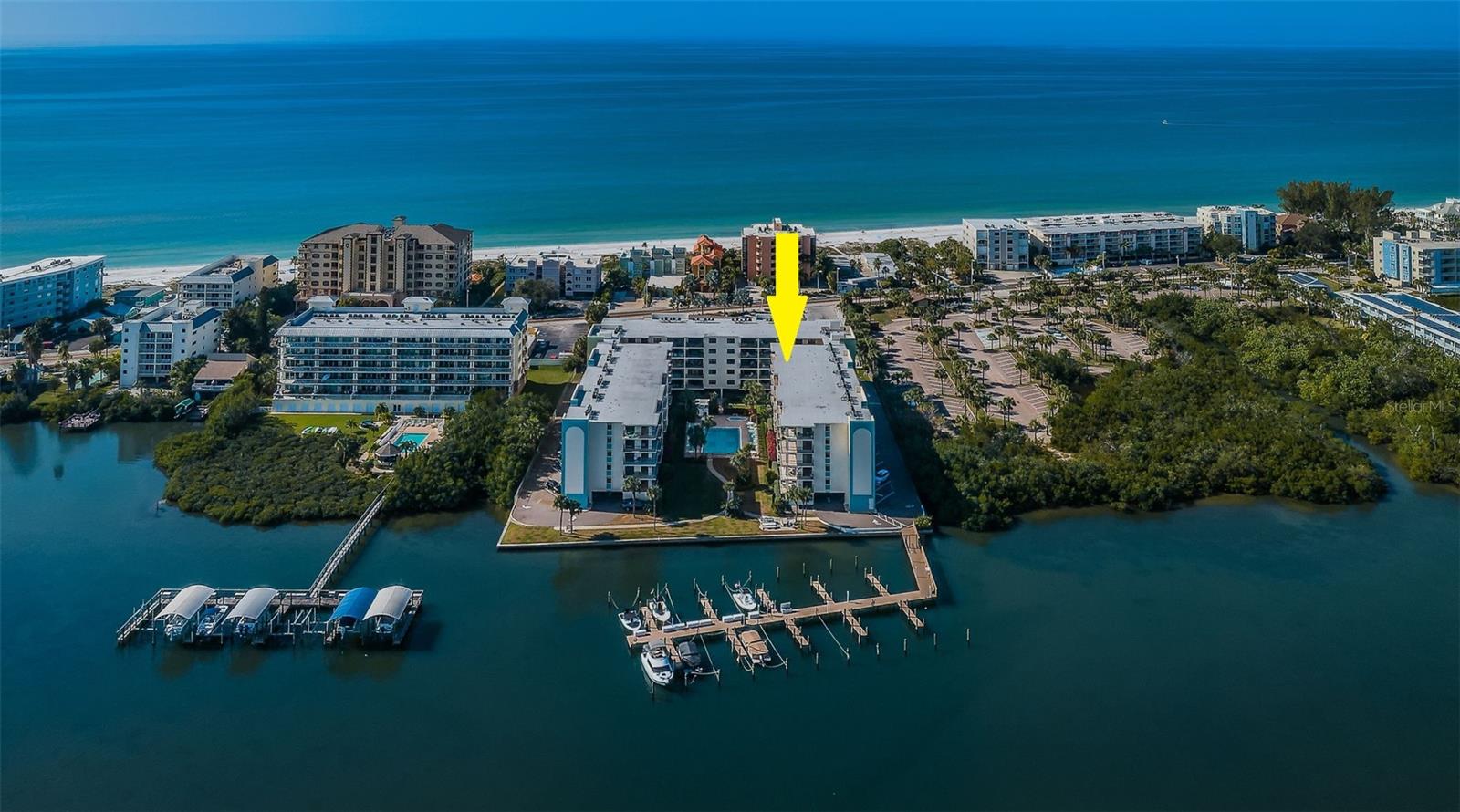 Image 38 of 69 For 19531 Gulf Boulevard 306