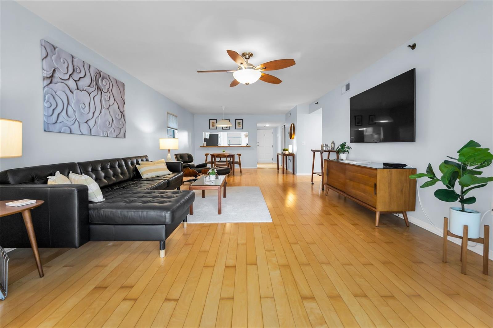 Image 4 of 69 For 19531 Gulf Boulevard 306