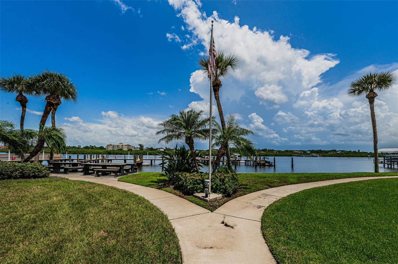 Image 43 of 69 For 19531 Gulf Boulevard 306