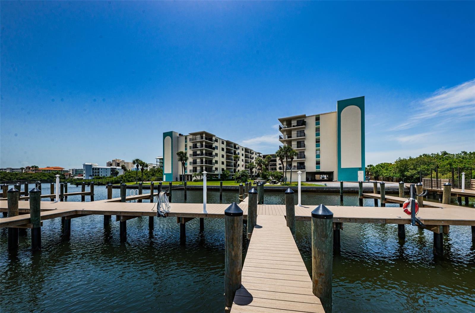 Image 46 of 69 For 19531 Gulf Boulevard 306