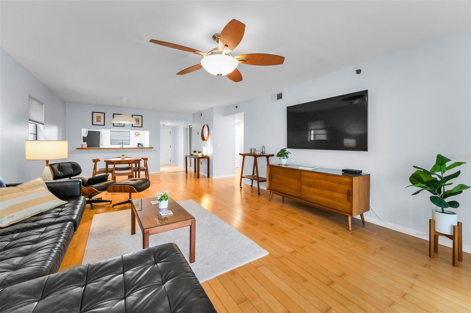 Image 9 of 69 For 19531 Gulf Boulevard 306