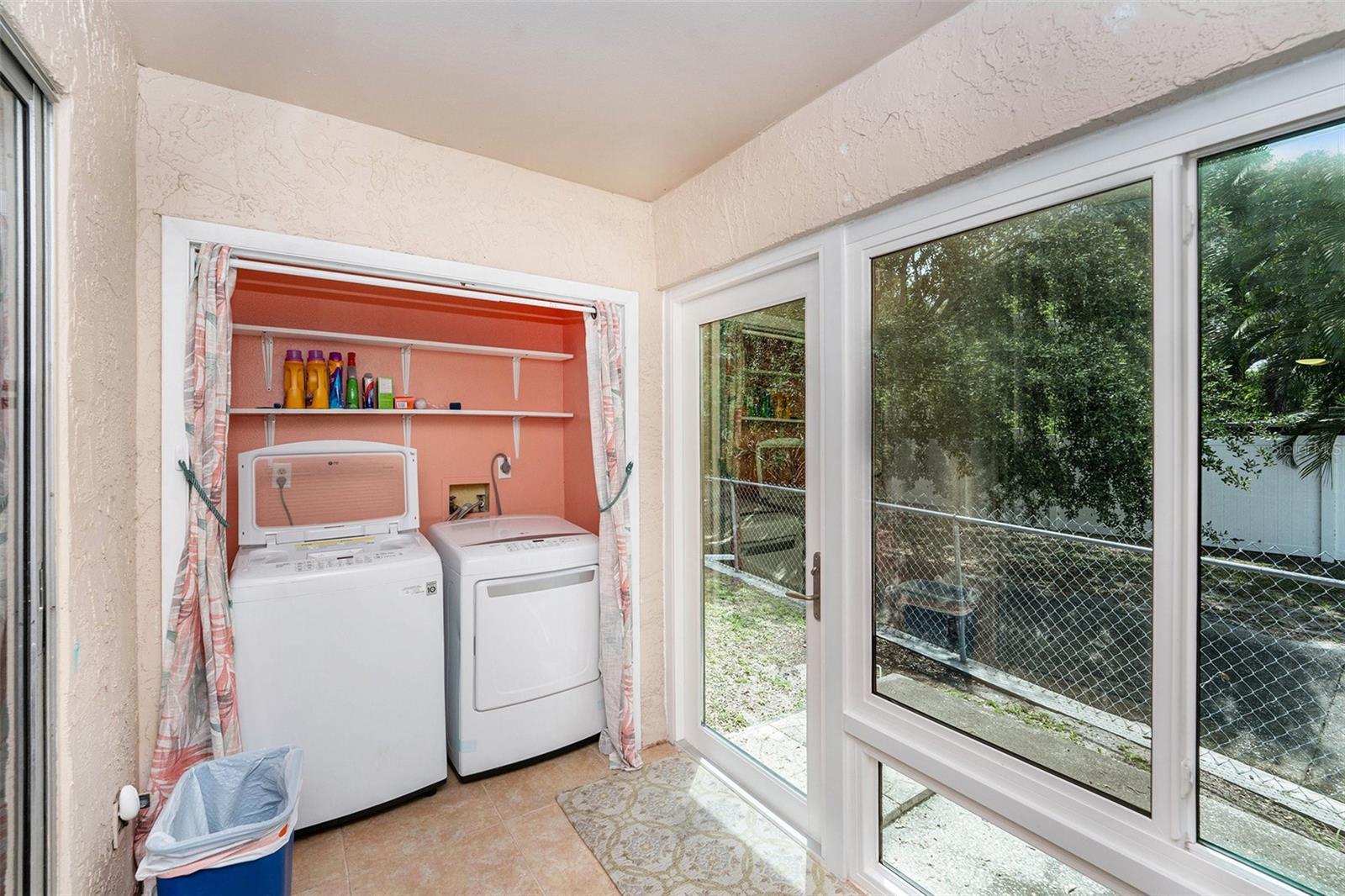 Image 17 of 23 For 6346 Bonnie Bay Circle N