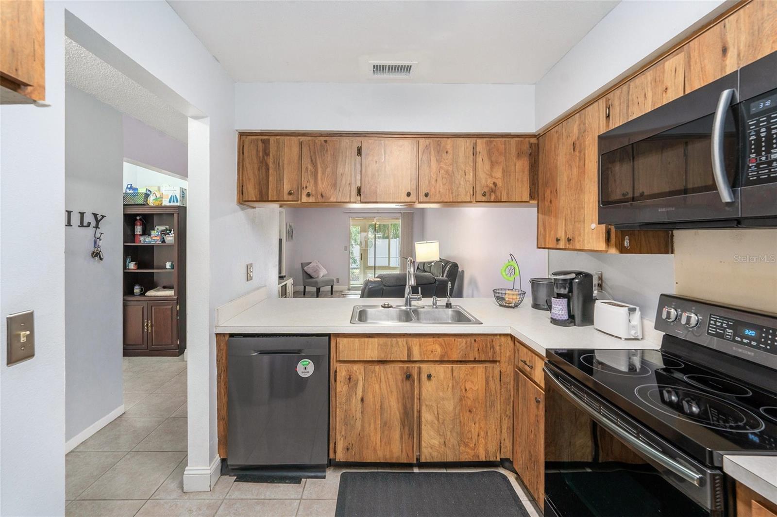 Image 5 of 23 For 6346 Bonnie Bay Circle N