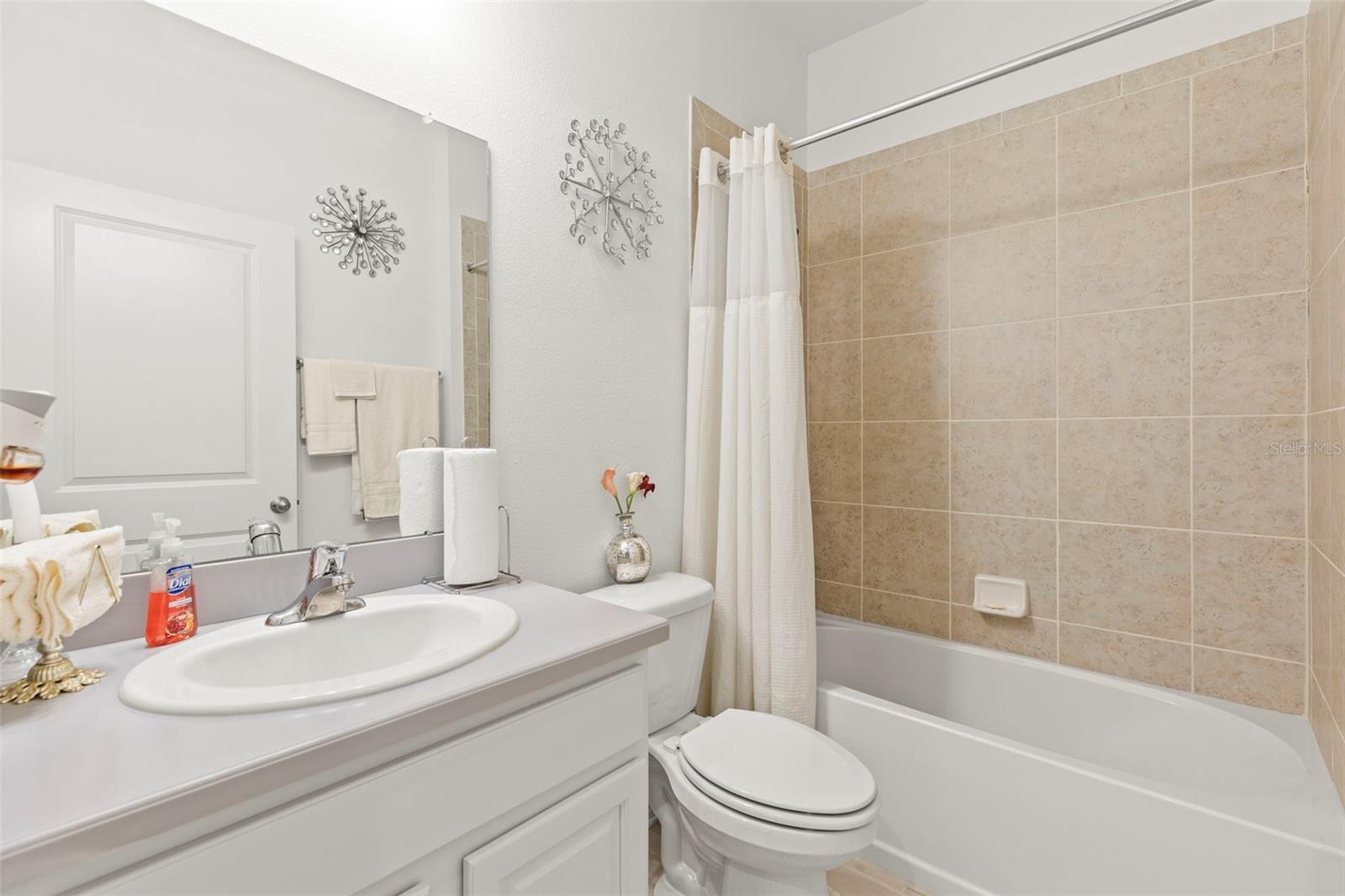 Image 16 of 41 For 944 Old Windsor Way