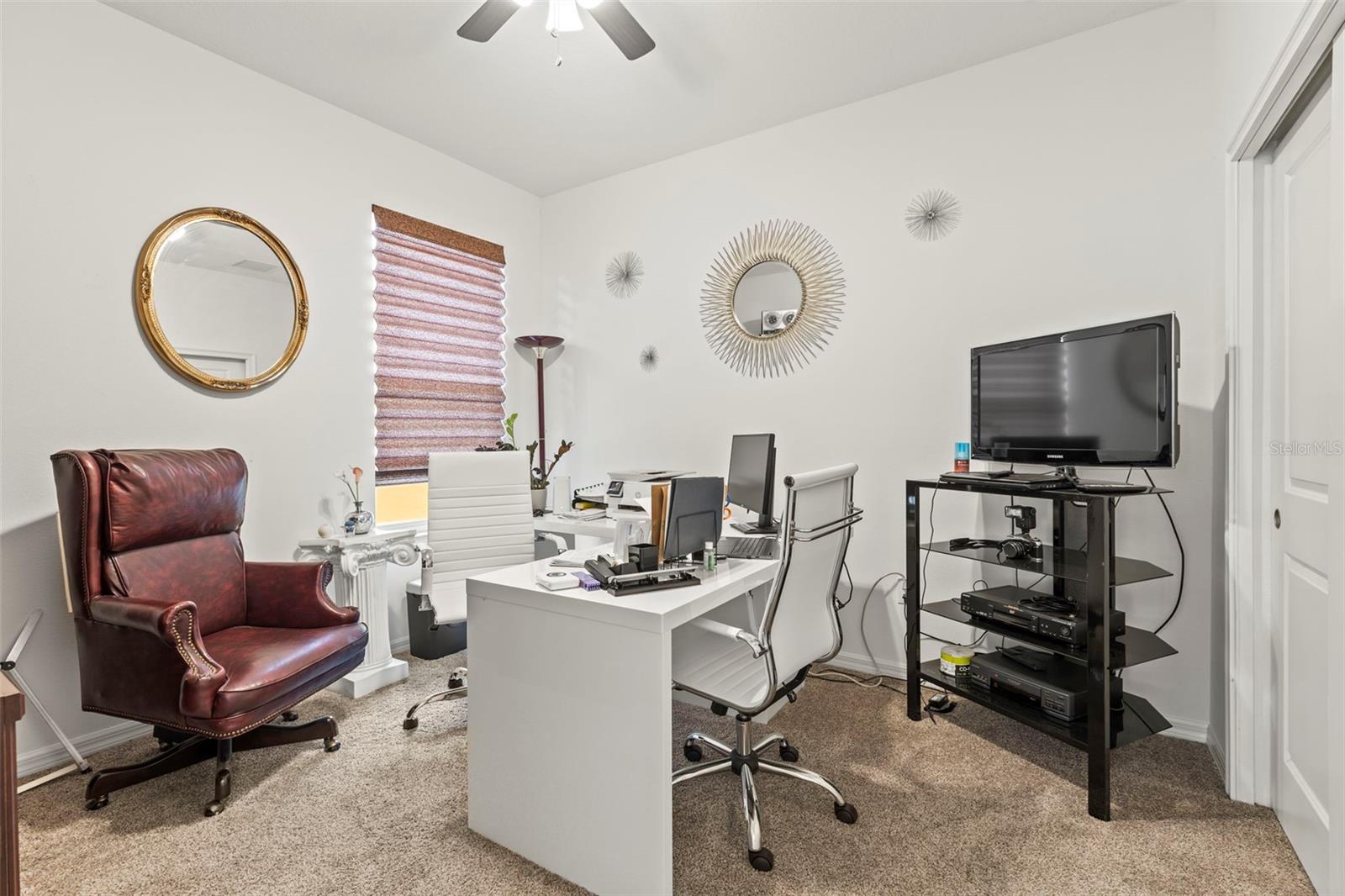Image 17 of 41 For 944 Old Windsor Way