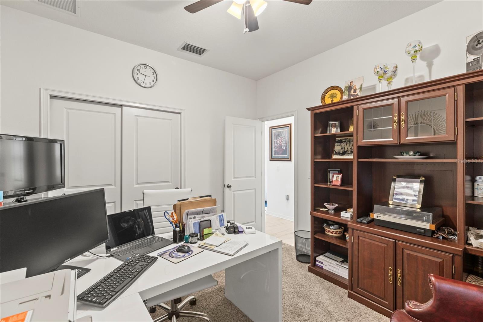 Image 18 of 41 For 944 Old Windsor Way