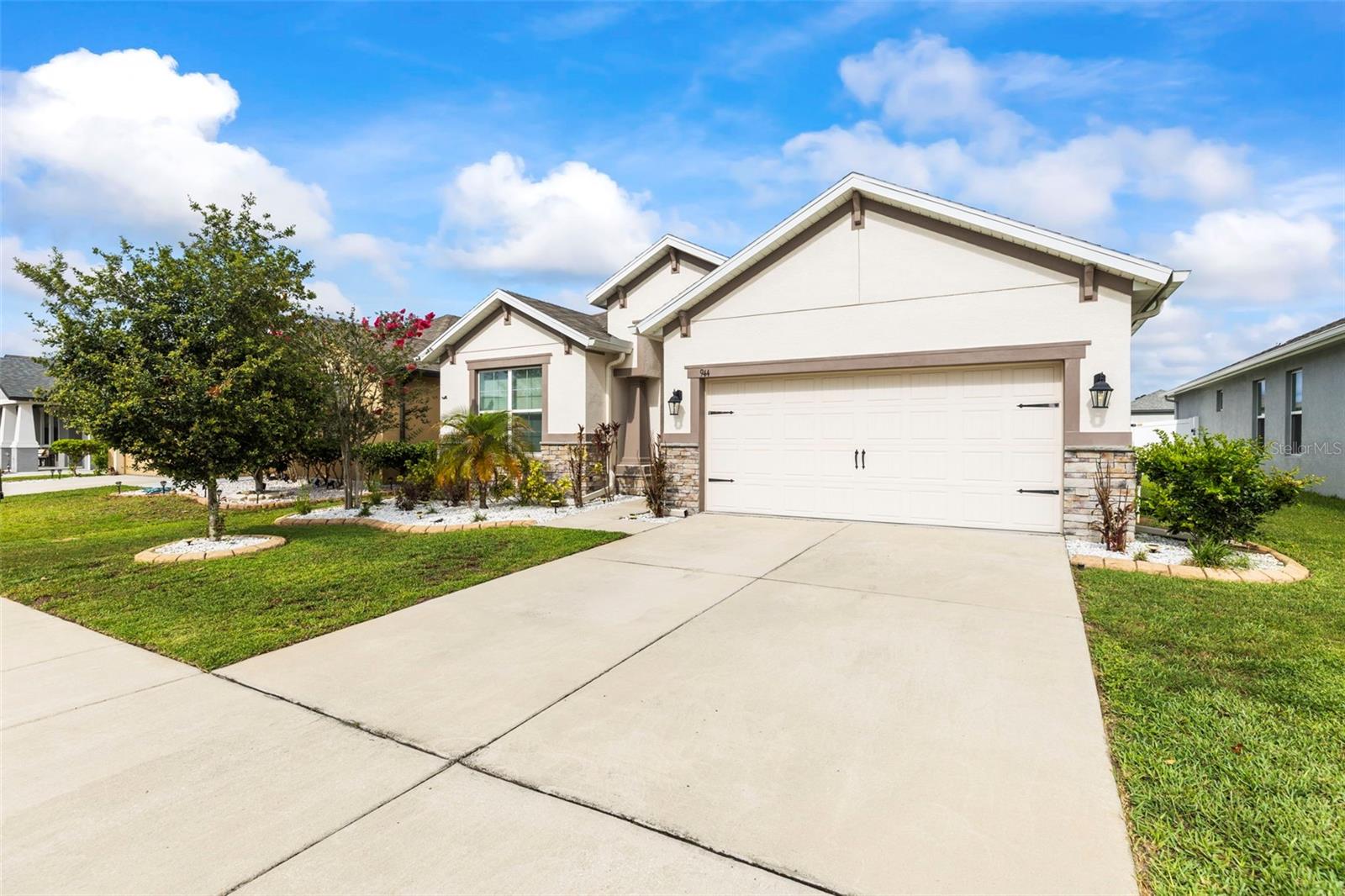 Image 2 of 41 For 944 Old Windsor Way