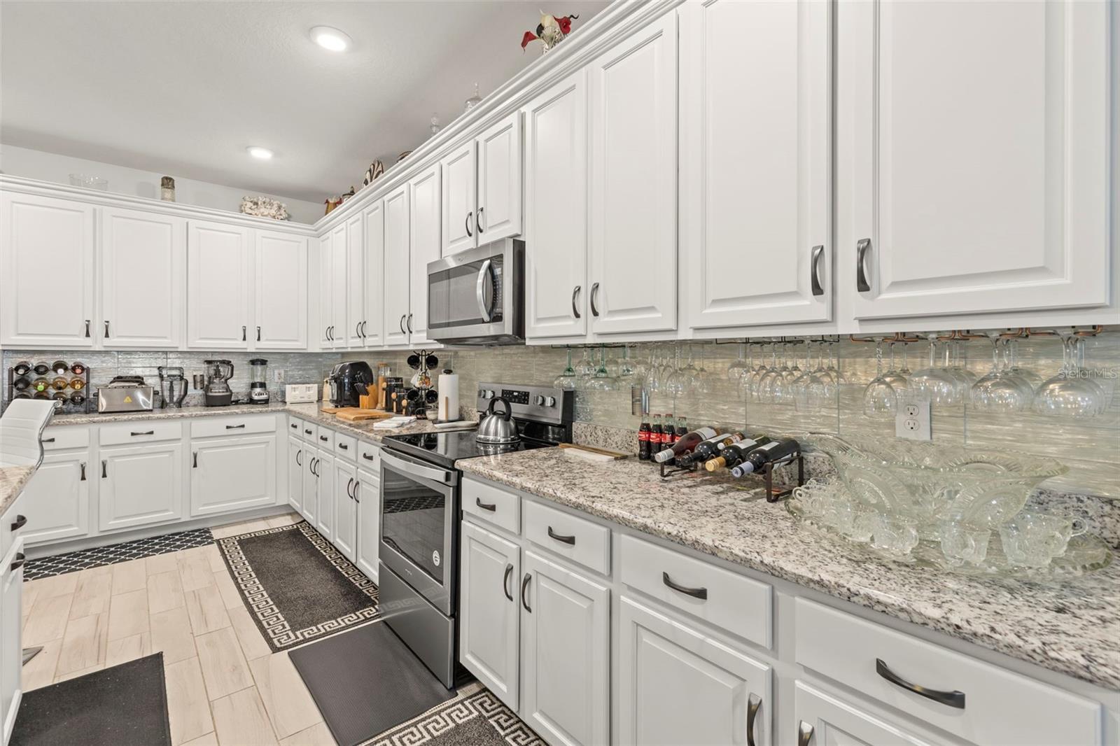 Image 29 of 41 For 944 Old Windsor Way