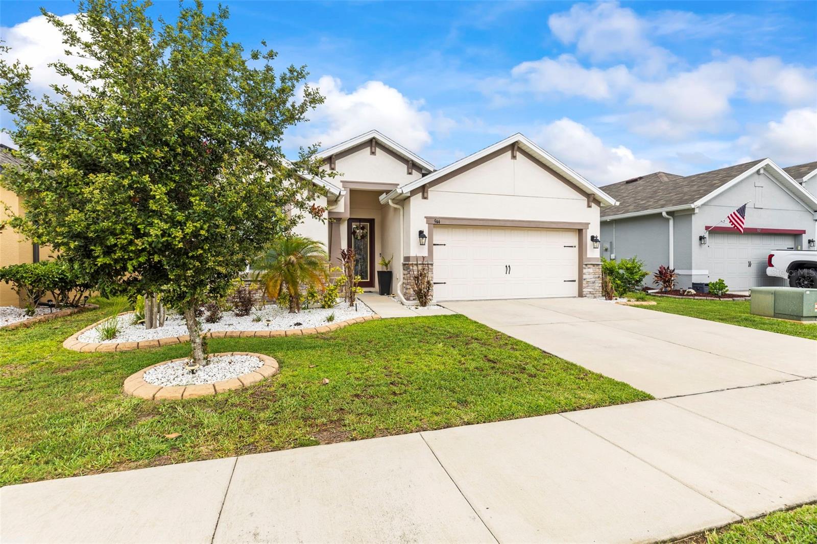 Image 3 of 41 For 944 Old Windsor Way