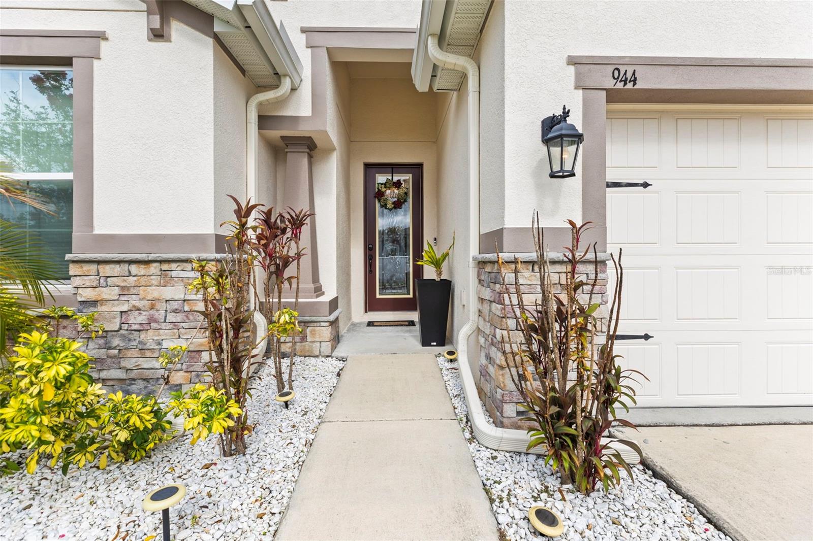 Image 4 of 41 For 944 Old Windsor Way