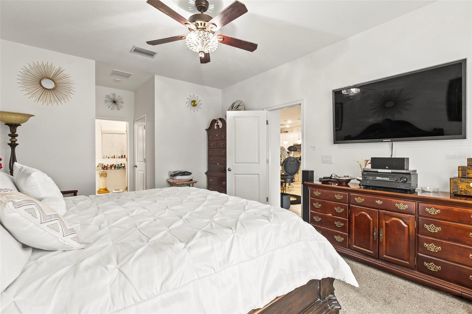 Image 5 of 41 For 944 Old Windsor Way
