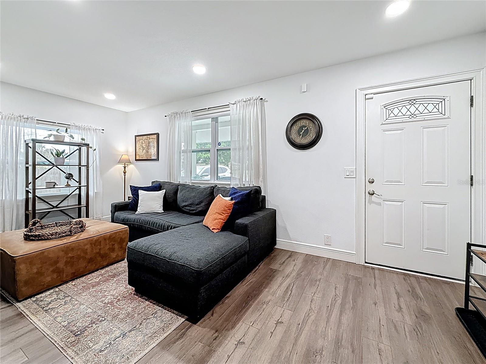 Listing photo id 10 for 4339 58 Avenue N