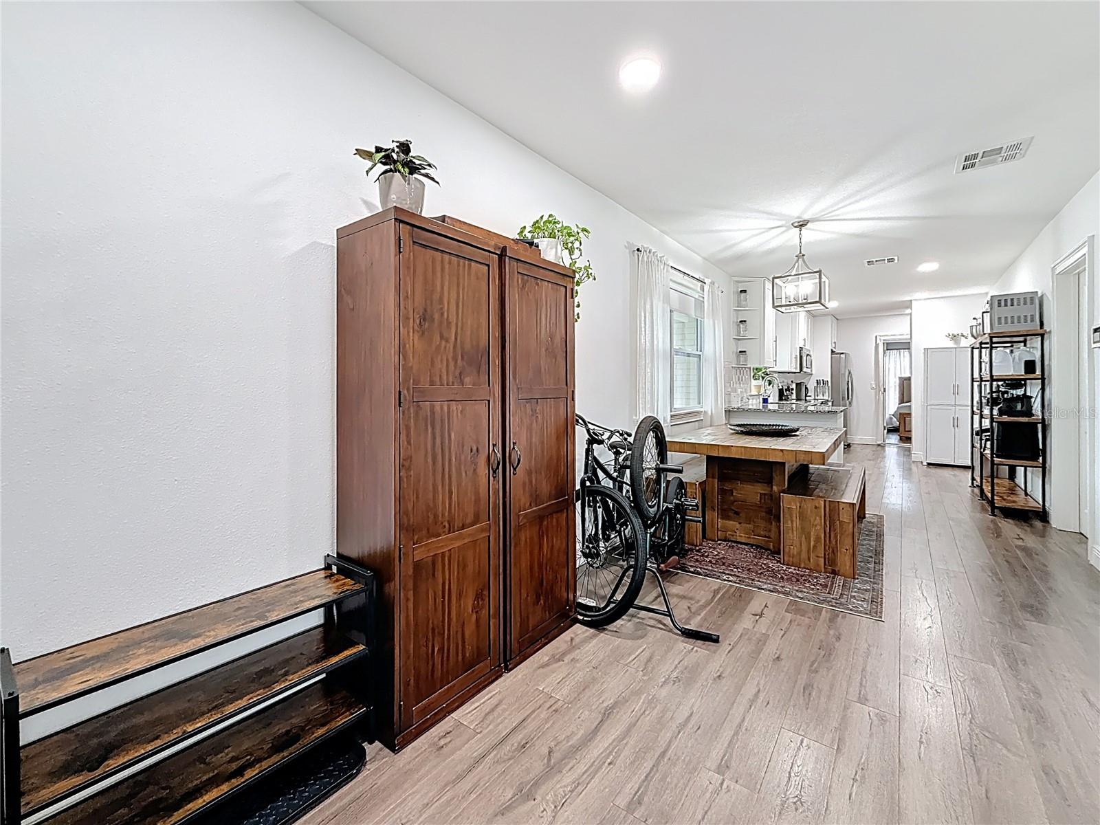 Listing photo id 16 for 4339 58 Avenue N