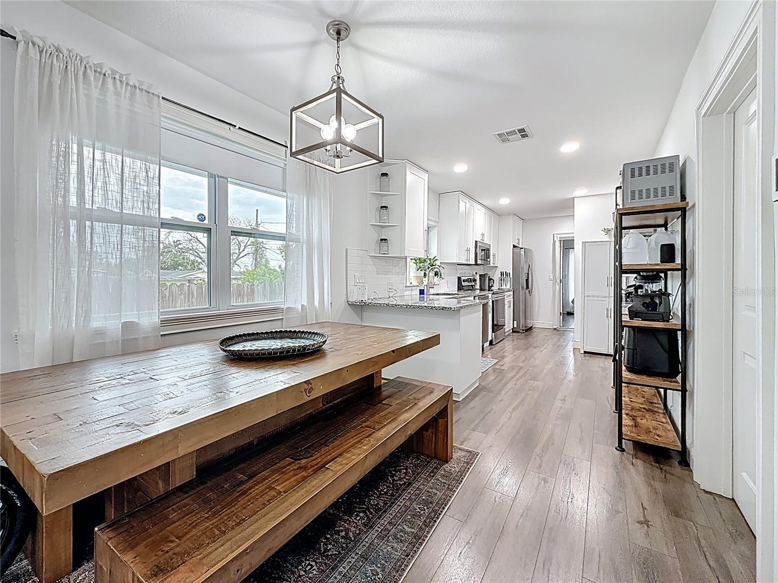 Listing photo id 18 for 4339 58 Avenue N