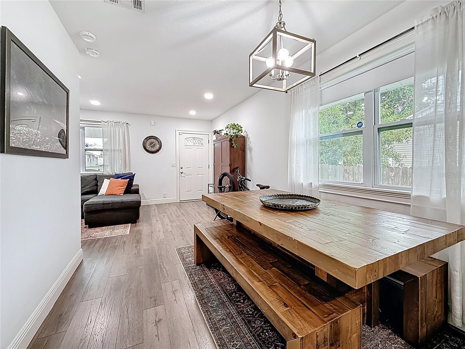 Listing photo id 19 for 4339 58 Avenue N