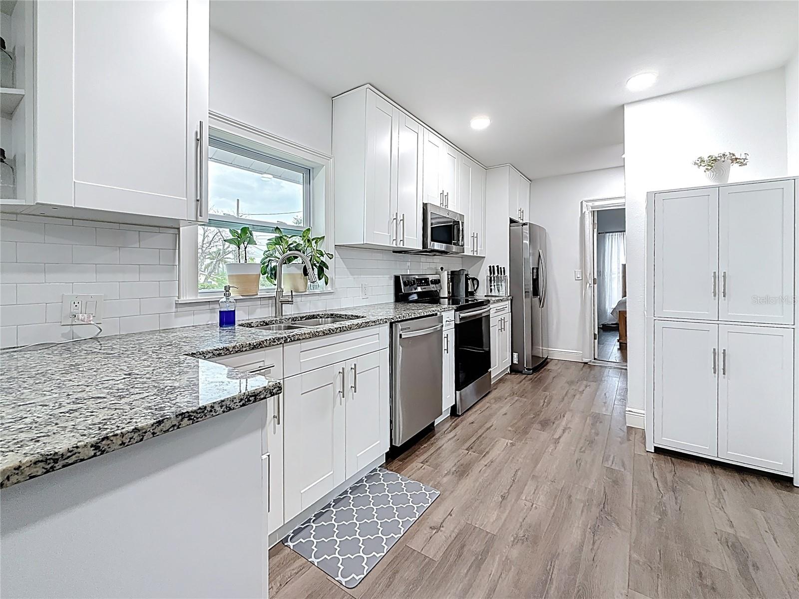 Listing photo id 20 for 4339 58 Avenue N