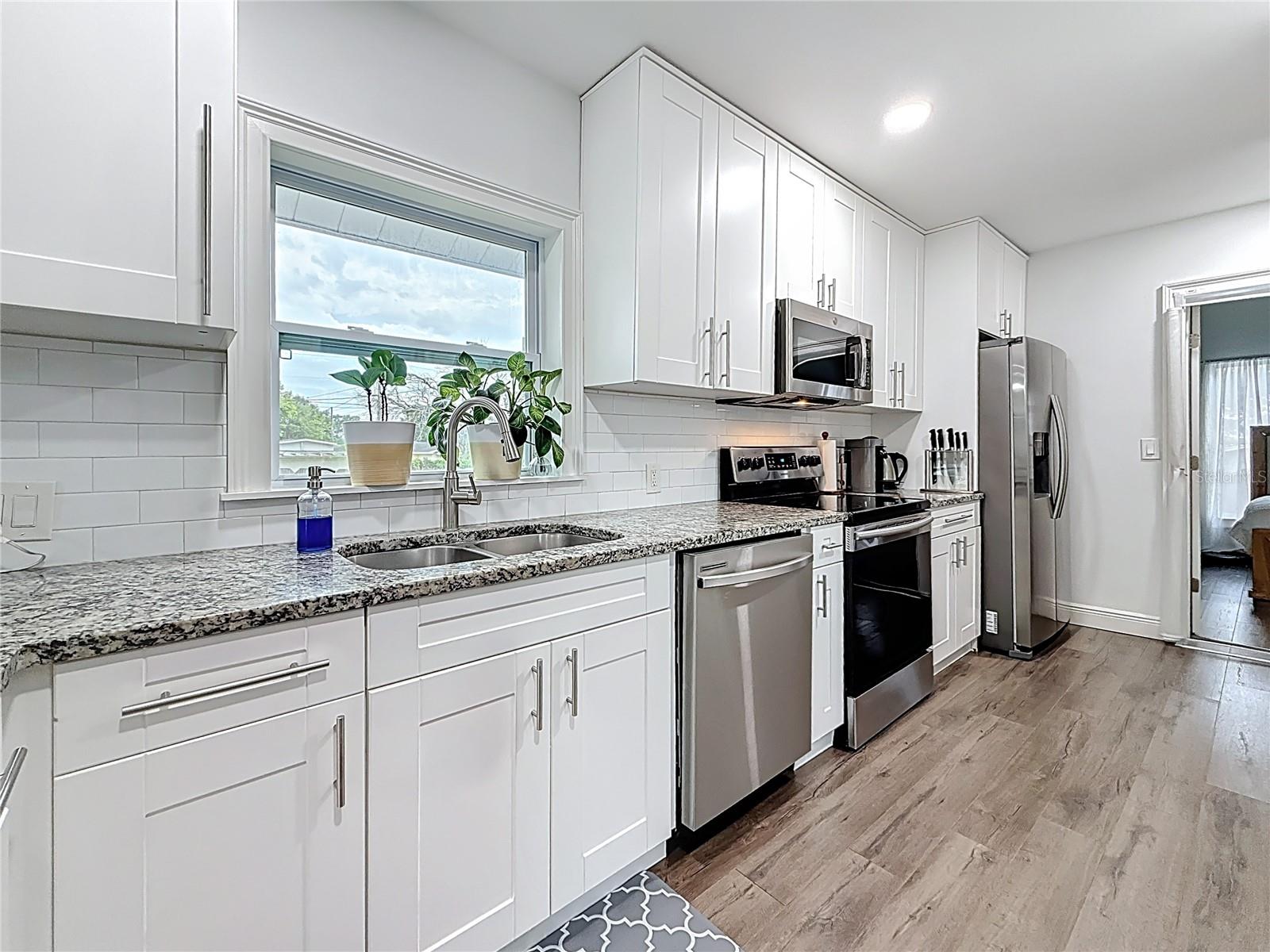 Listing photo id 21 for 4339 58 Avenue N