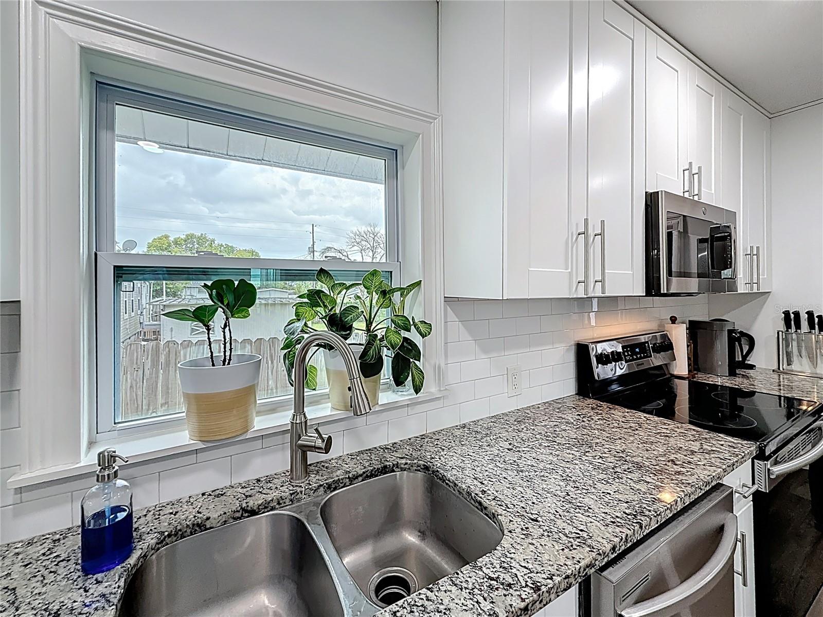 Listing photo id 22 for 4339 58 Avenue N