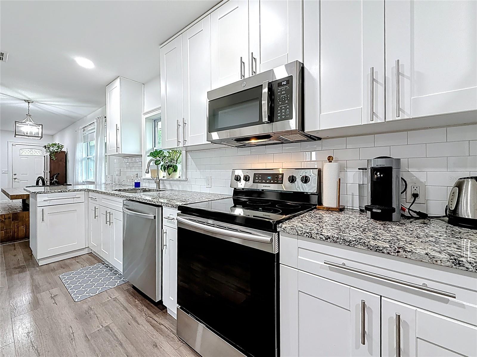 Listing photo id 23 for 4339 58 Avenue N