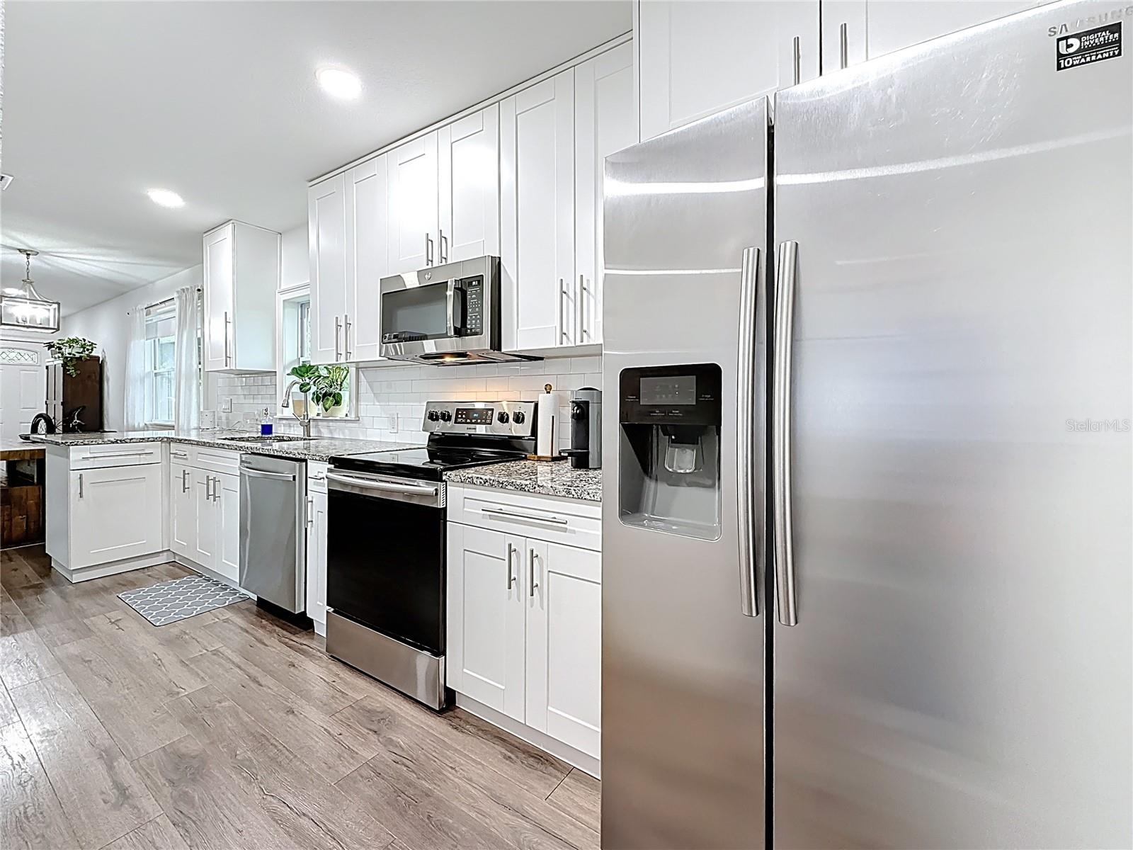 Listing photo id 24 for 4339 58 Avenue N
