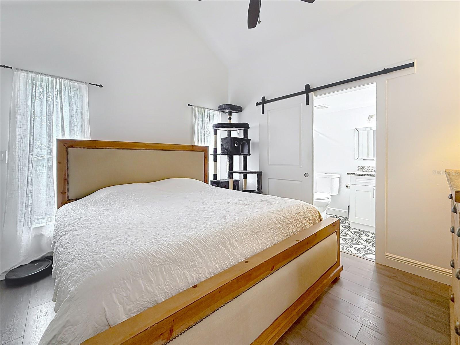 Listing photo id 25 for 4339 58 Avenue N