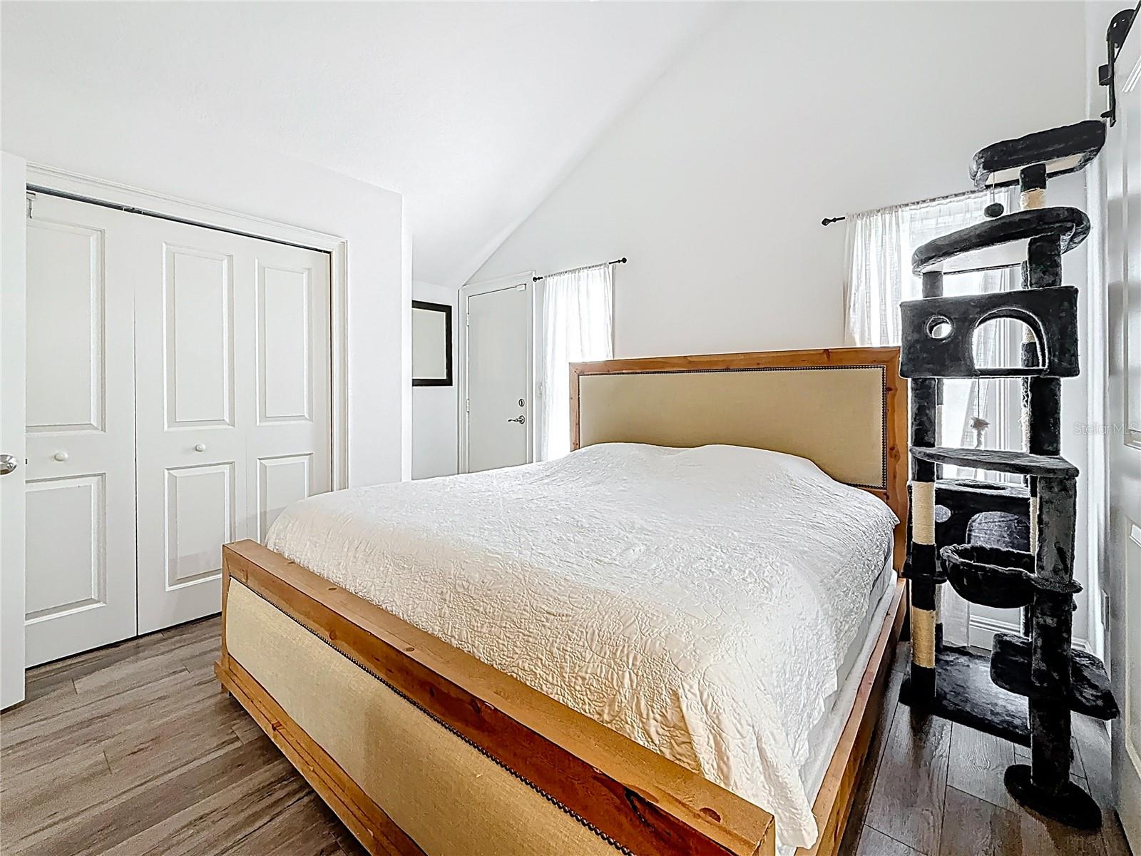 Listing photo id 26 for 4339 58 Avenue N