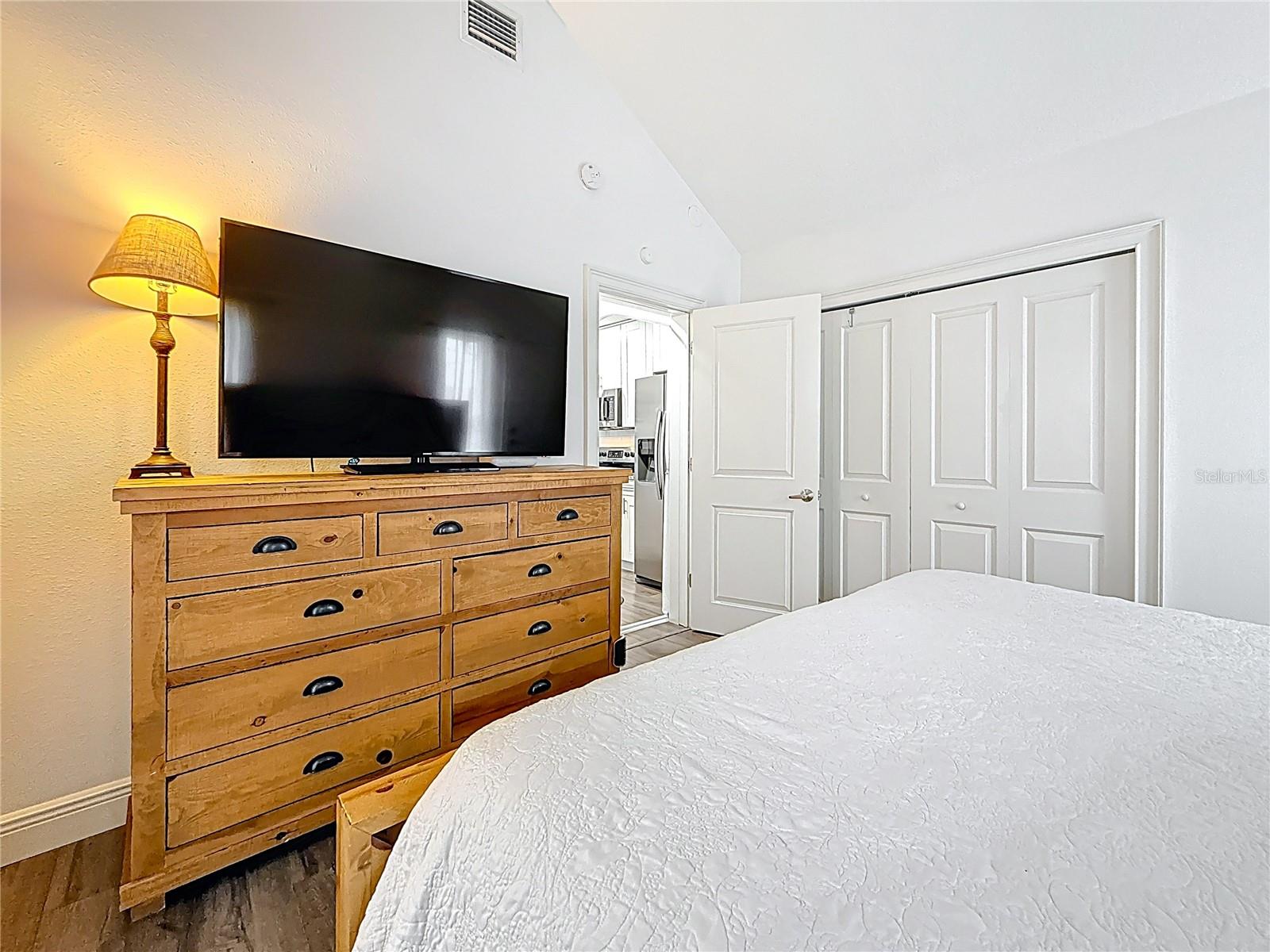 Listing photo id 27 for 4339 58 Avenue N