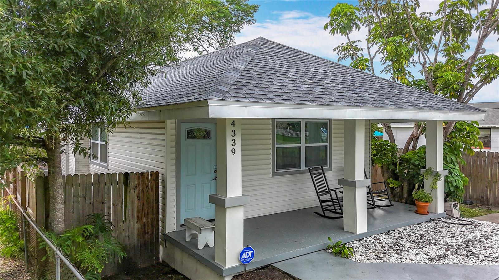 Listing photo id 1 for 4339 58 Avenue N