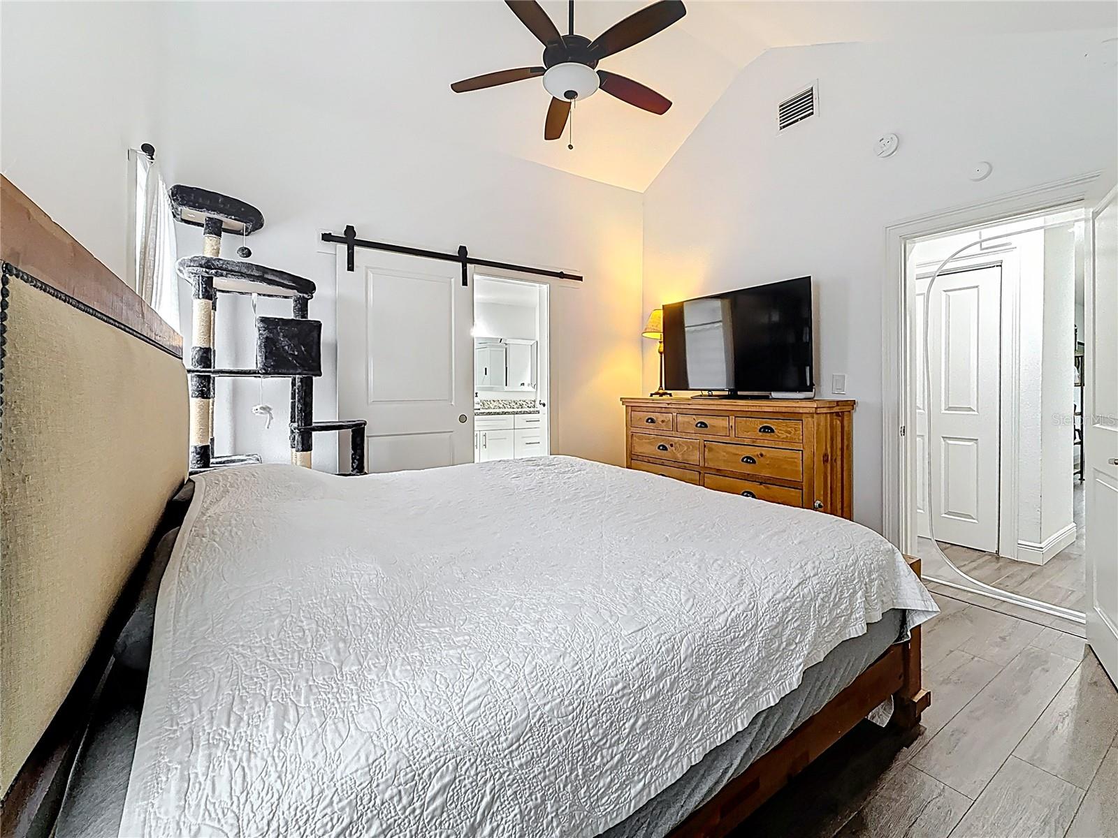 Listing photo id 28 for 4339 58 Avenue N