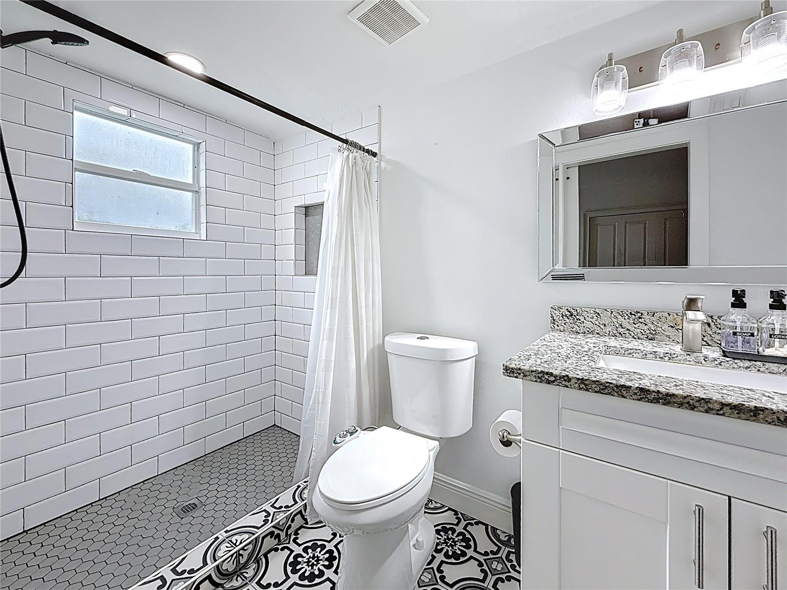 Listing photo id 30 for 4339 58 Avenue N