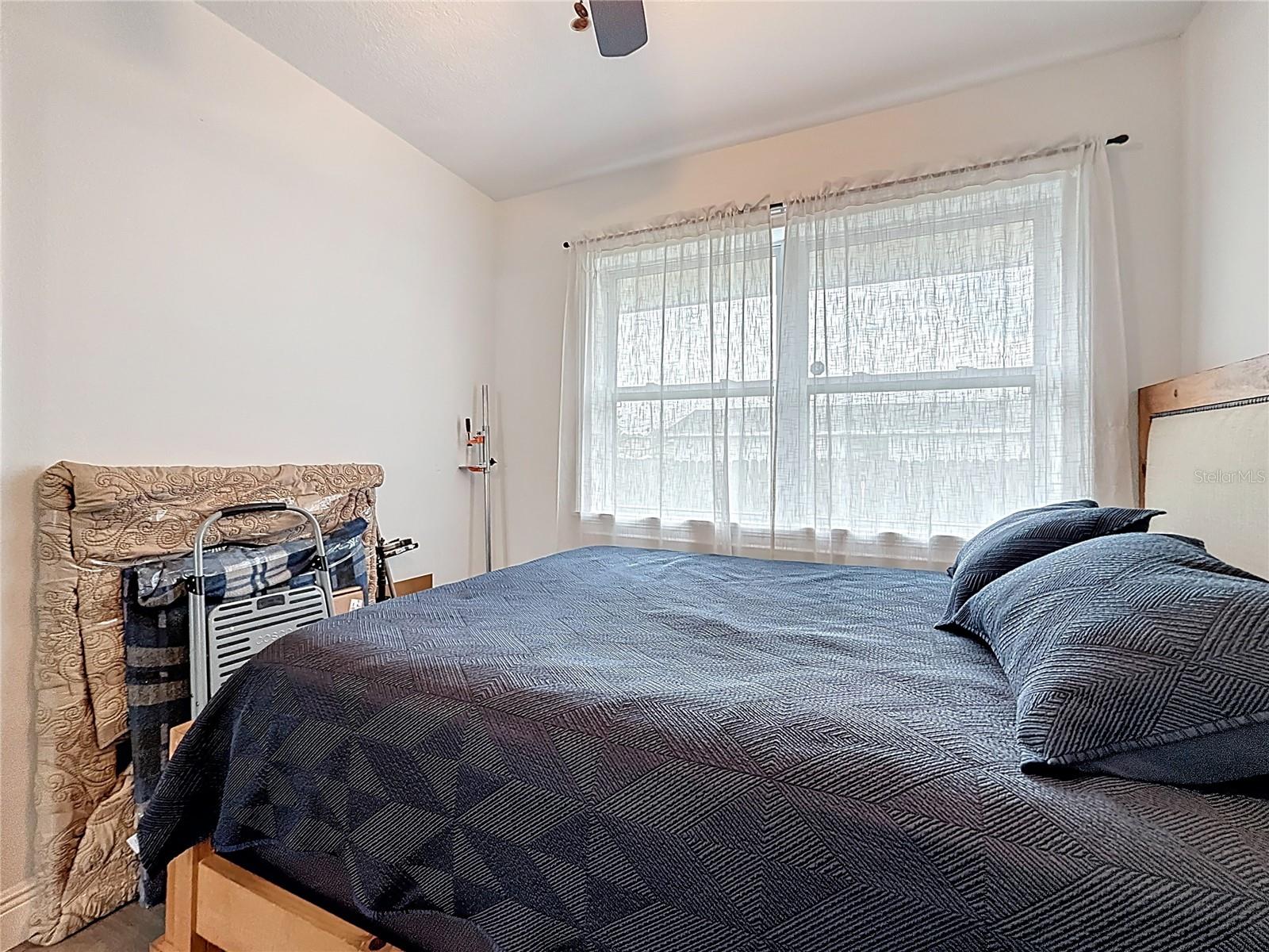 Listing photo id 31 for 4339 58 Avenue N