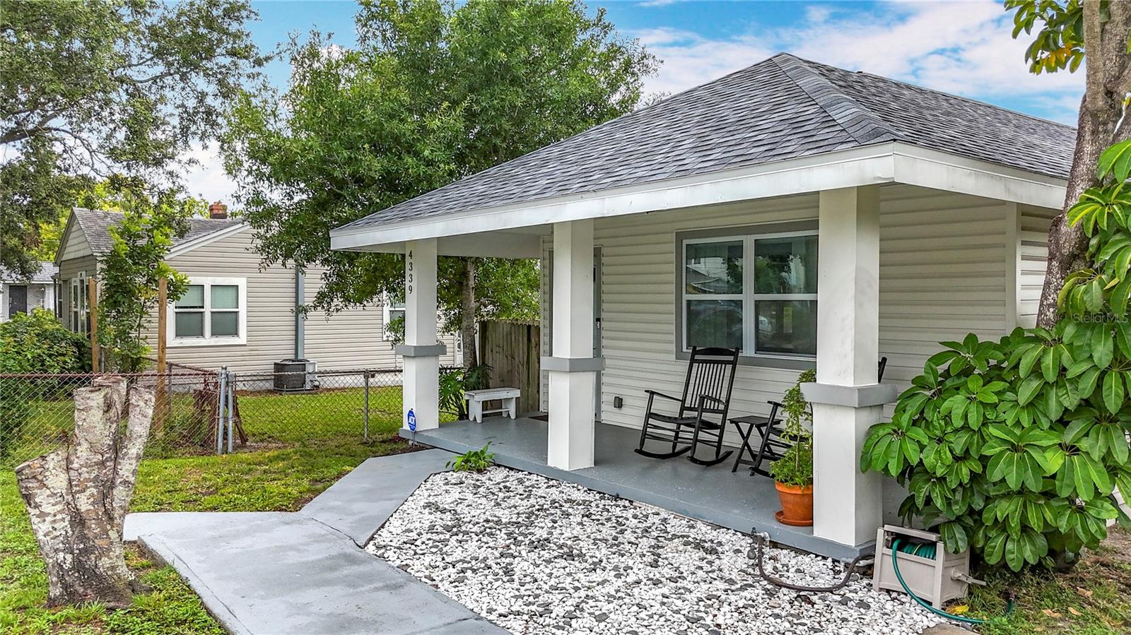 Listing photo id 2 for 4339 58 Avenue N