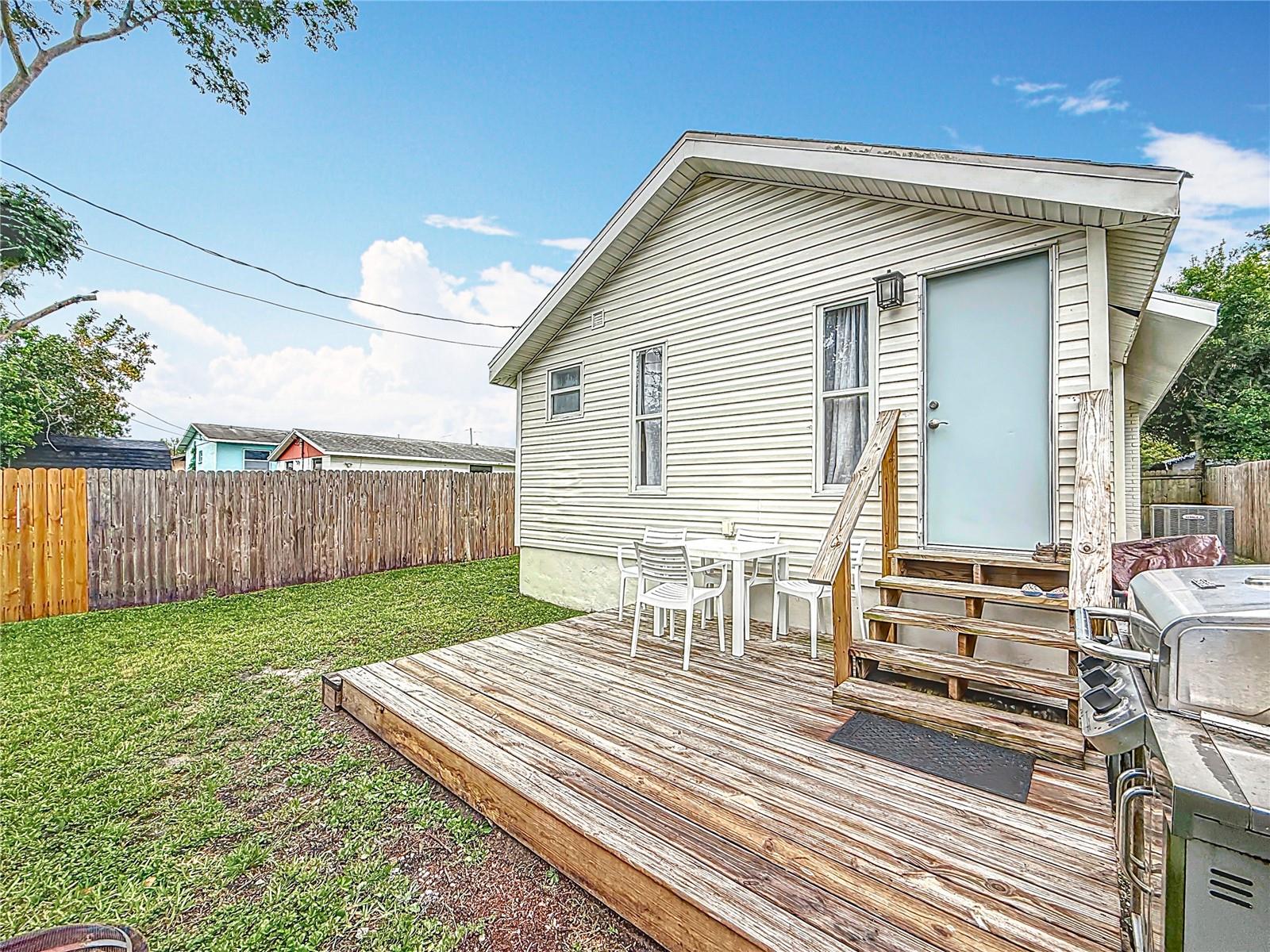 Listing photo id 40 for 4339 58 Avenue N