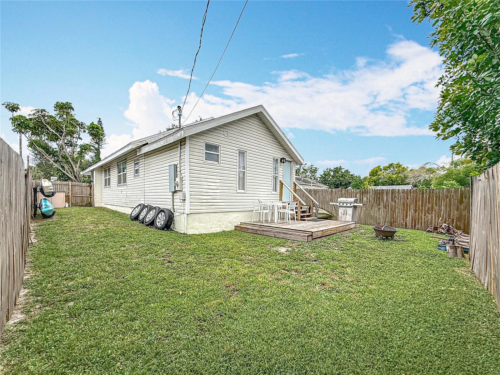 Listing photo id 41 for 4339 58 Avenue N