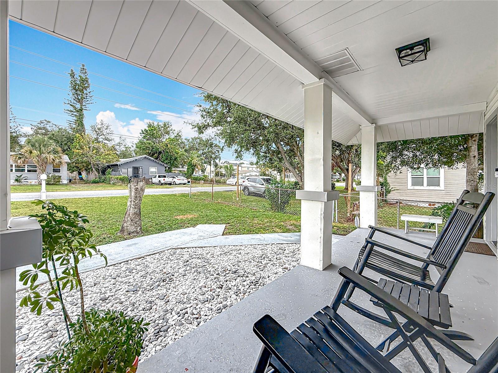 Listing photo id 5 for 4339 58 Avenue N