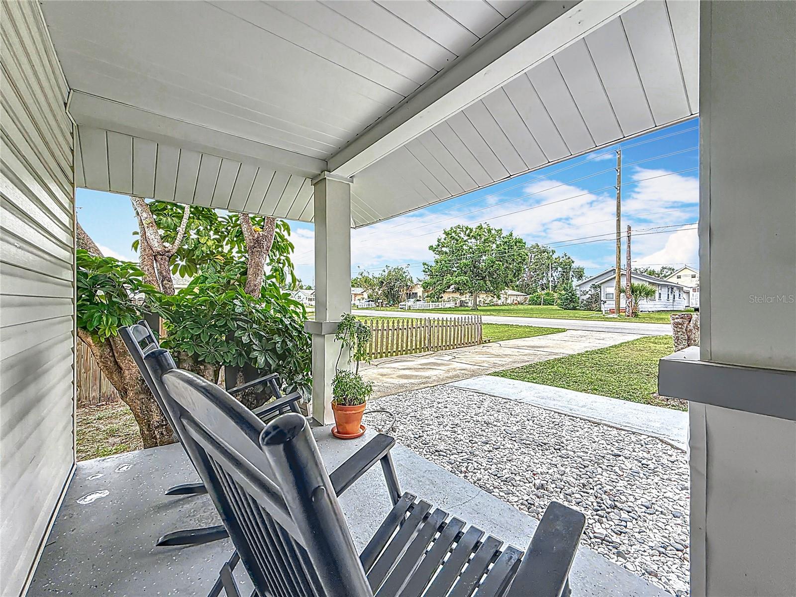 Listing photo id 6 for 4339 58 Avenue N
