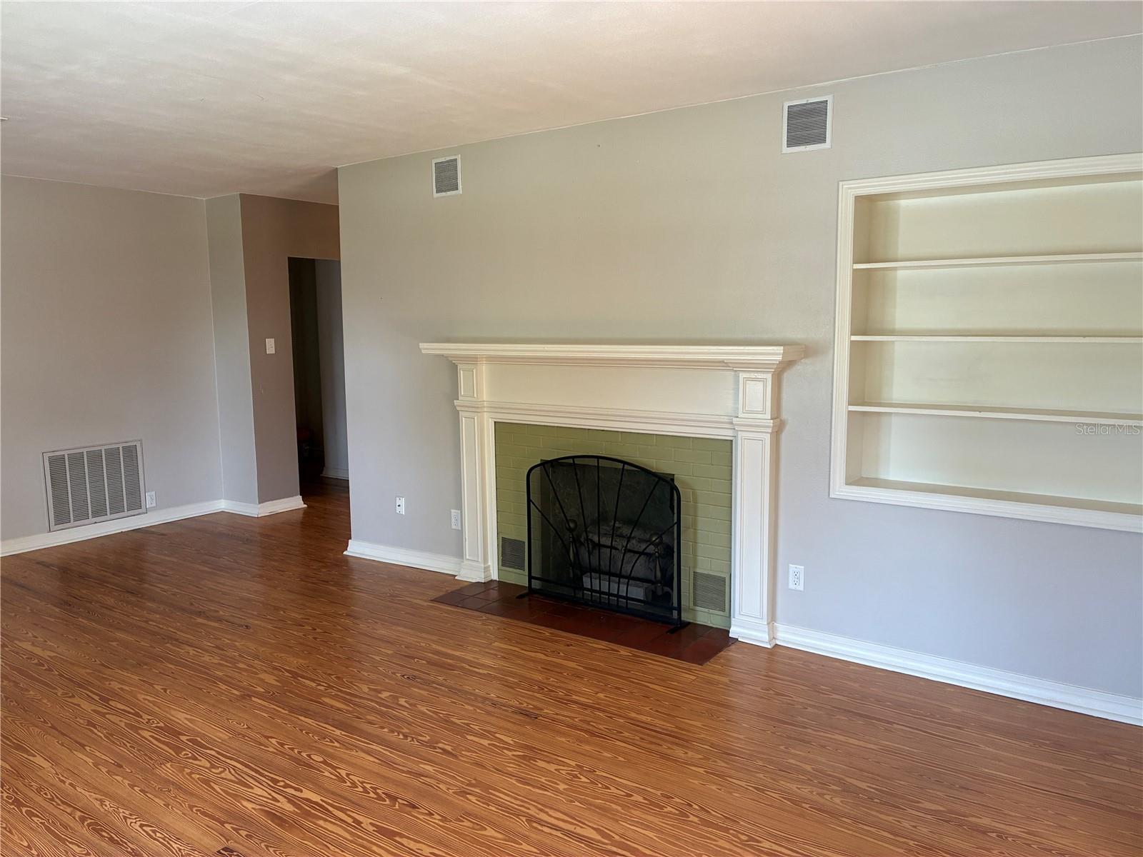 Image 6 of 40 For 37935 Coleman Ave
