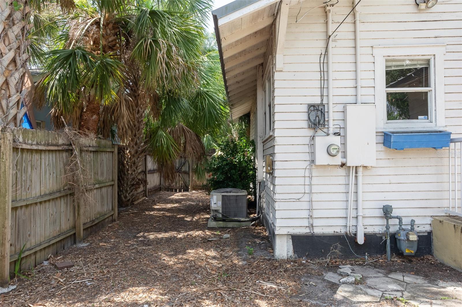 Listing photo id 17 for 317 19th Avenue S