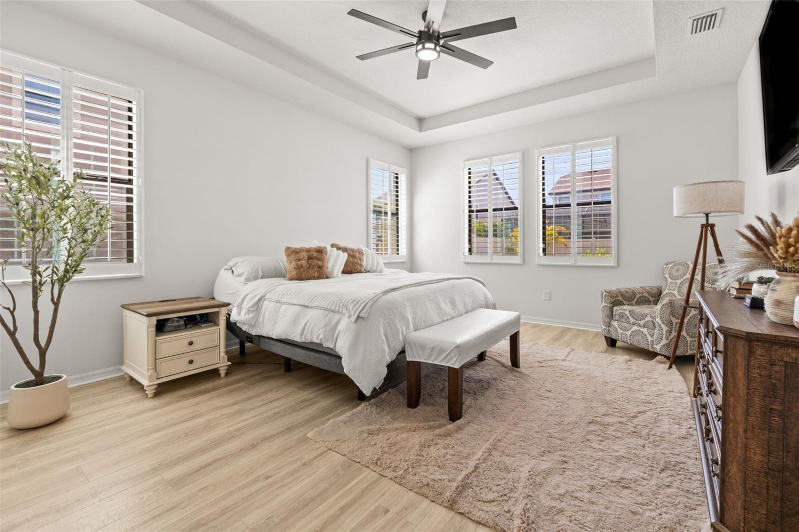 Image 17 of 41 For 12476 Tibbetts Street