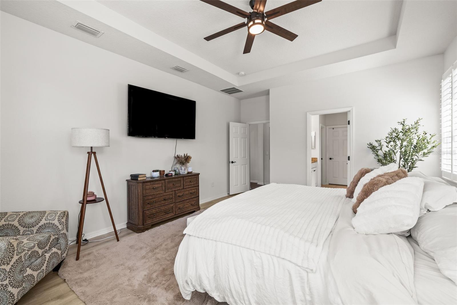 Image 18 of 41 For 12476 Tibbetts Street