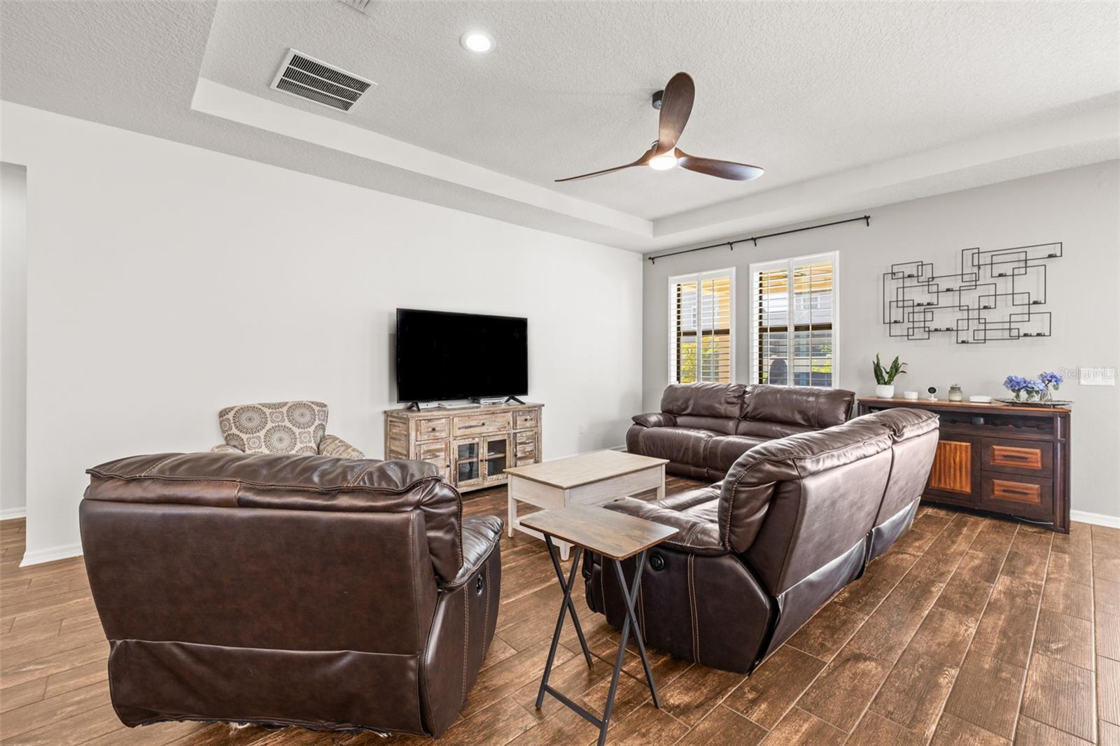 Image 6 of 41 For 12476 Tibbetts Street
