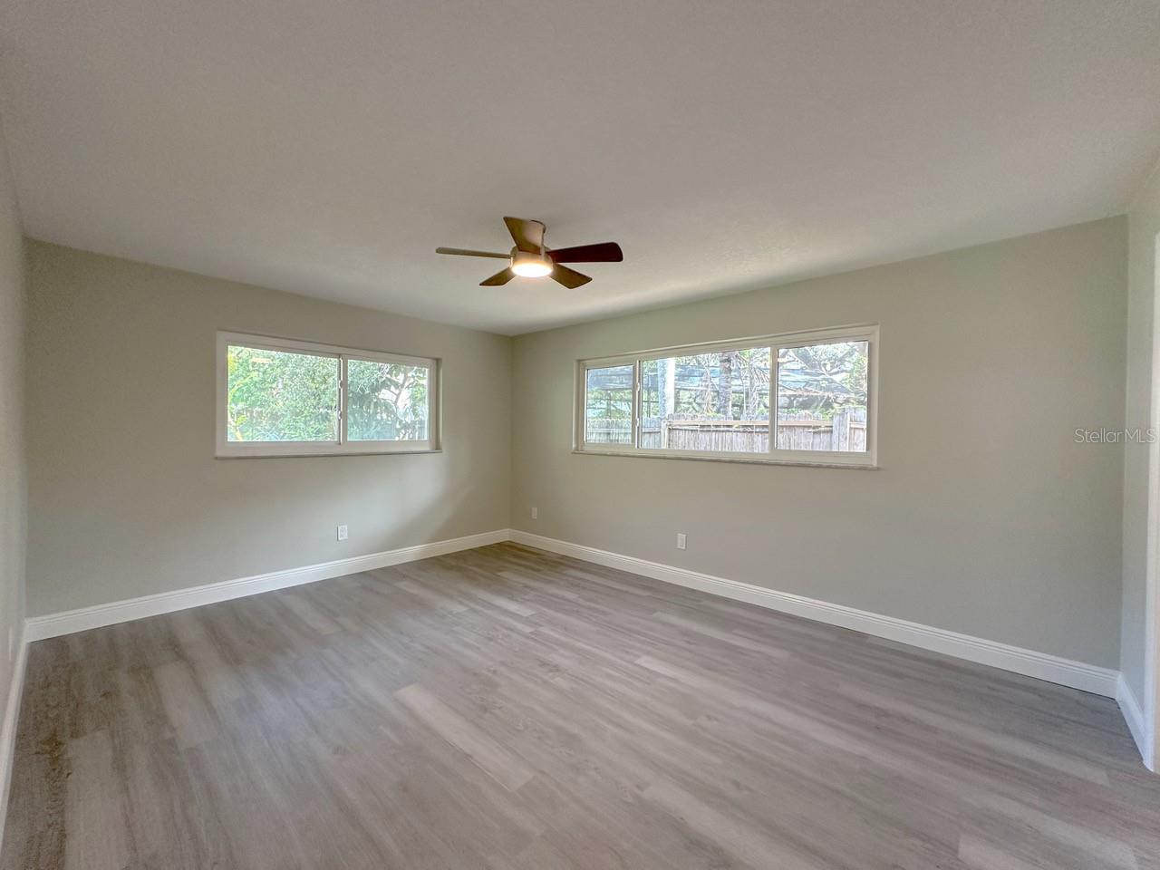 Image 22 of 28 For 939 Woodland Drive