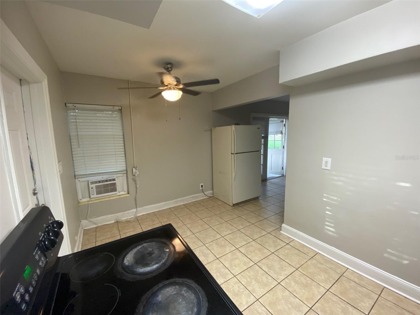 Image 5 of 14 For 1110 Maryland Avenue B