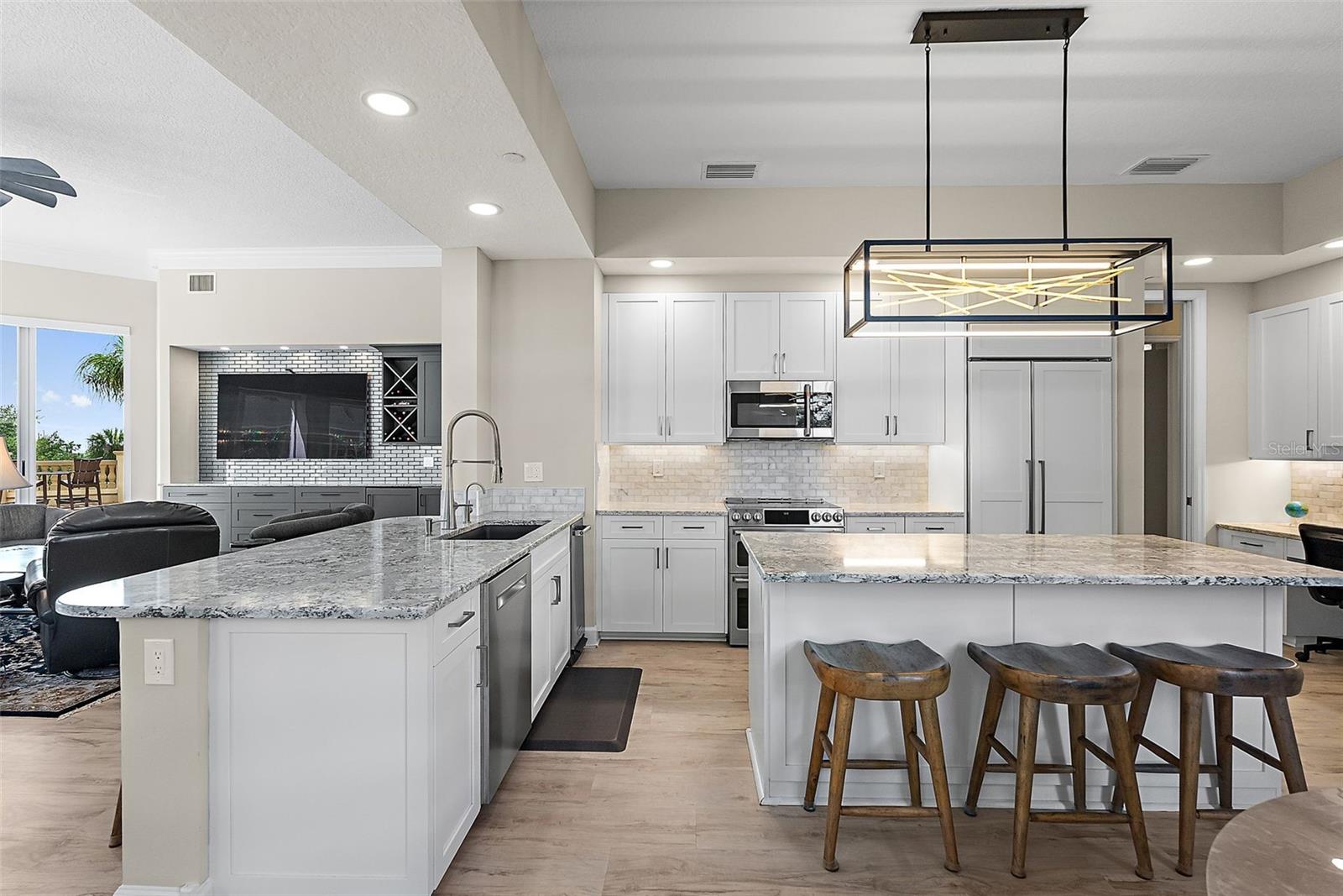 Listing photo id 9 for 100 Beach Drive Ne 301