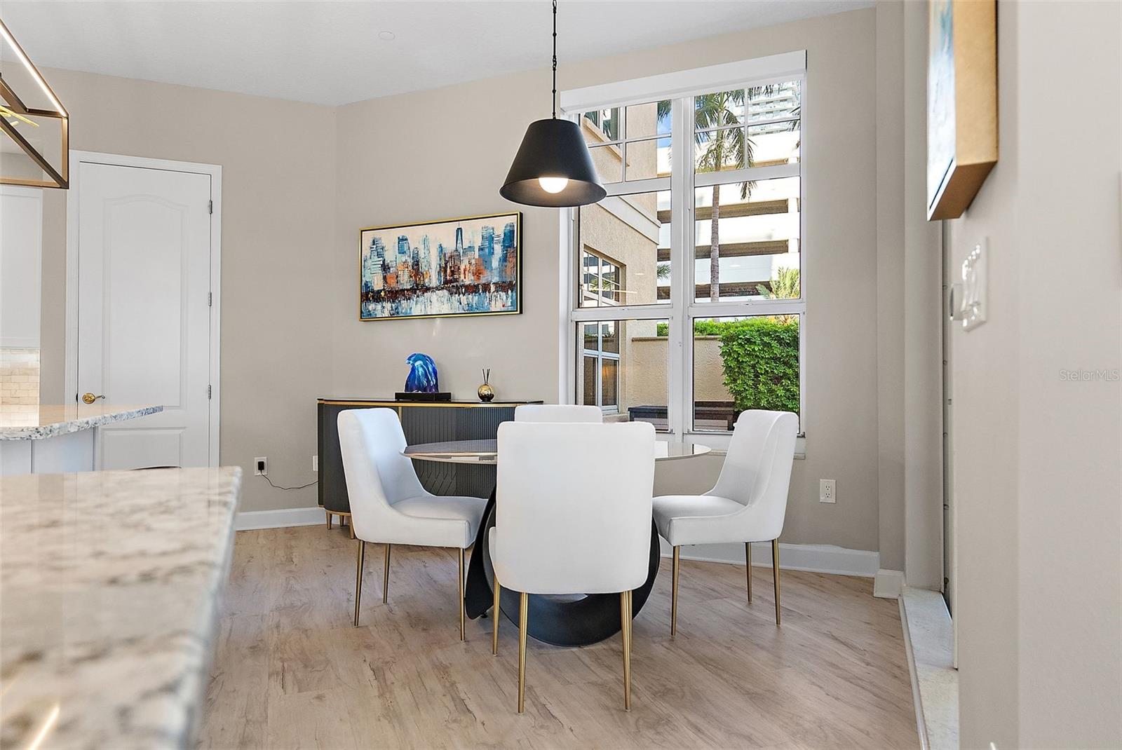 Listing photo id 13 for 100 Beach Drive Ne 301