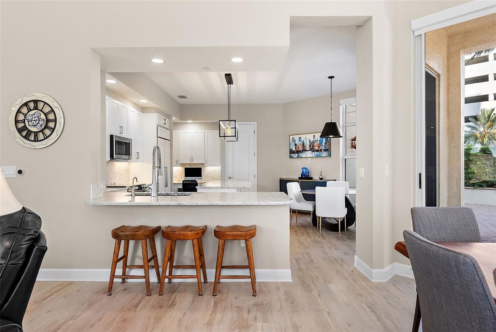 Listing photo id 14 for 100 Beach Drive Ne 301