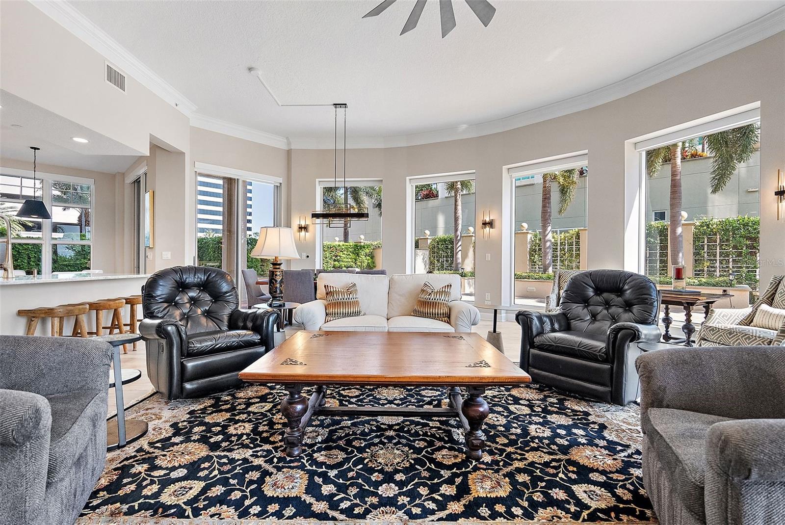 Listing photo id 15 for 100 Beach Drive Ne 301