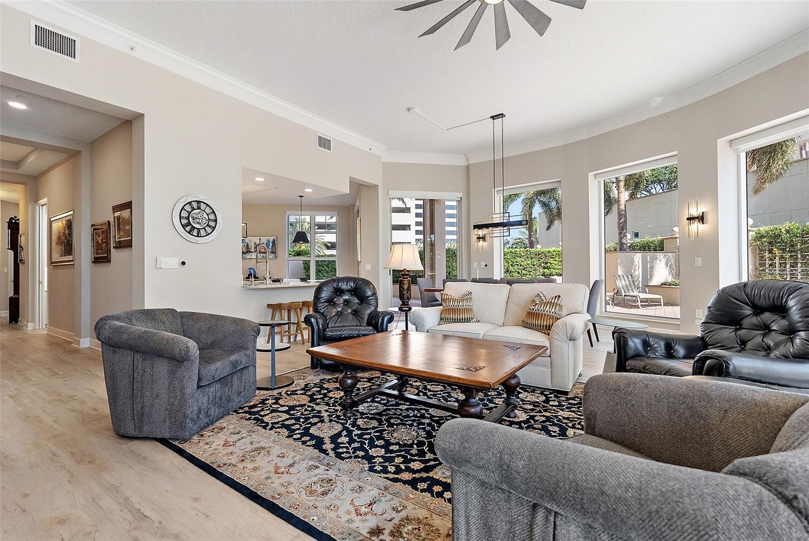 Listing photo id 17 for 100 Beach Drive Ne 301