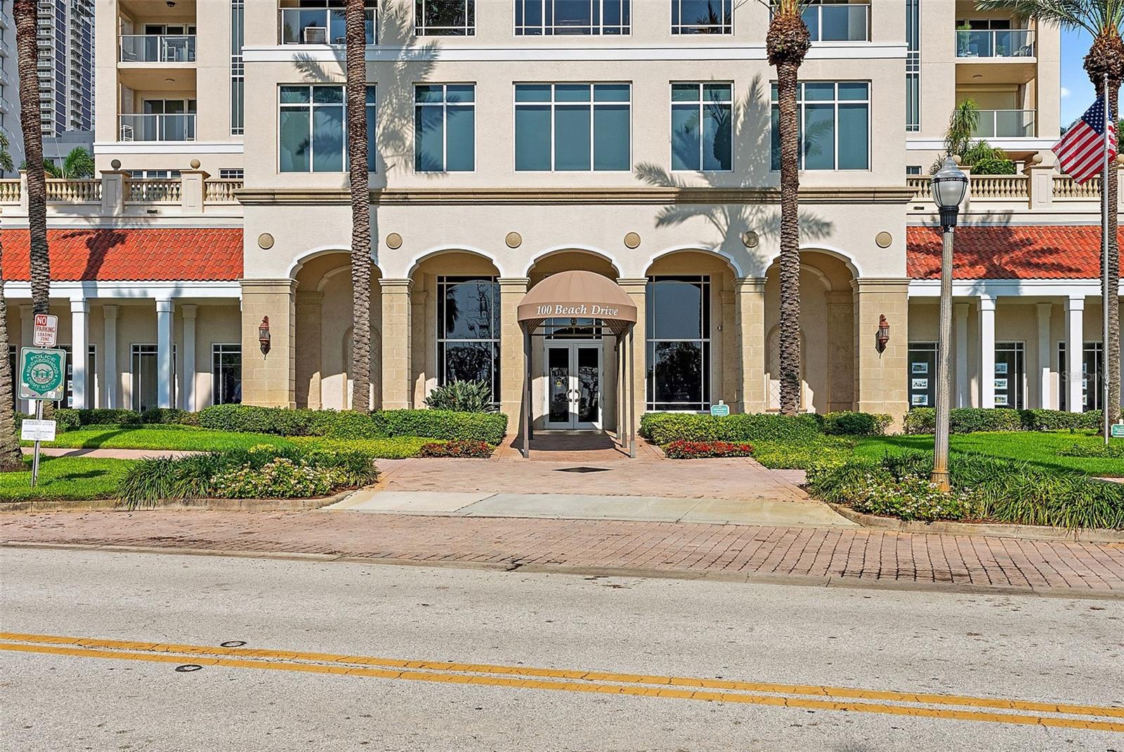 Listing photo id 0 for 100 Beach Drive Ne 301