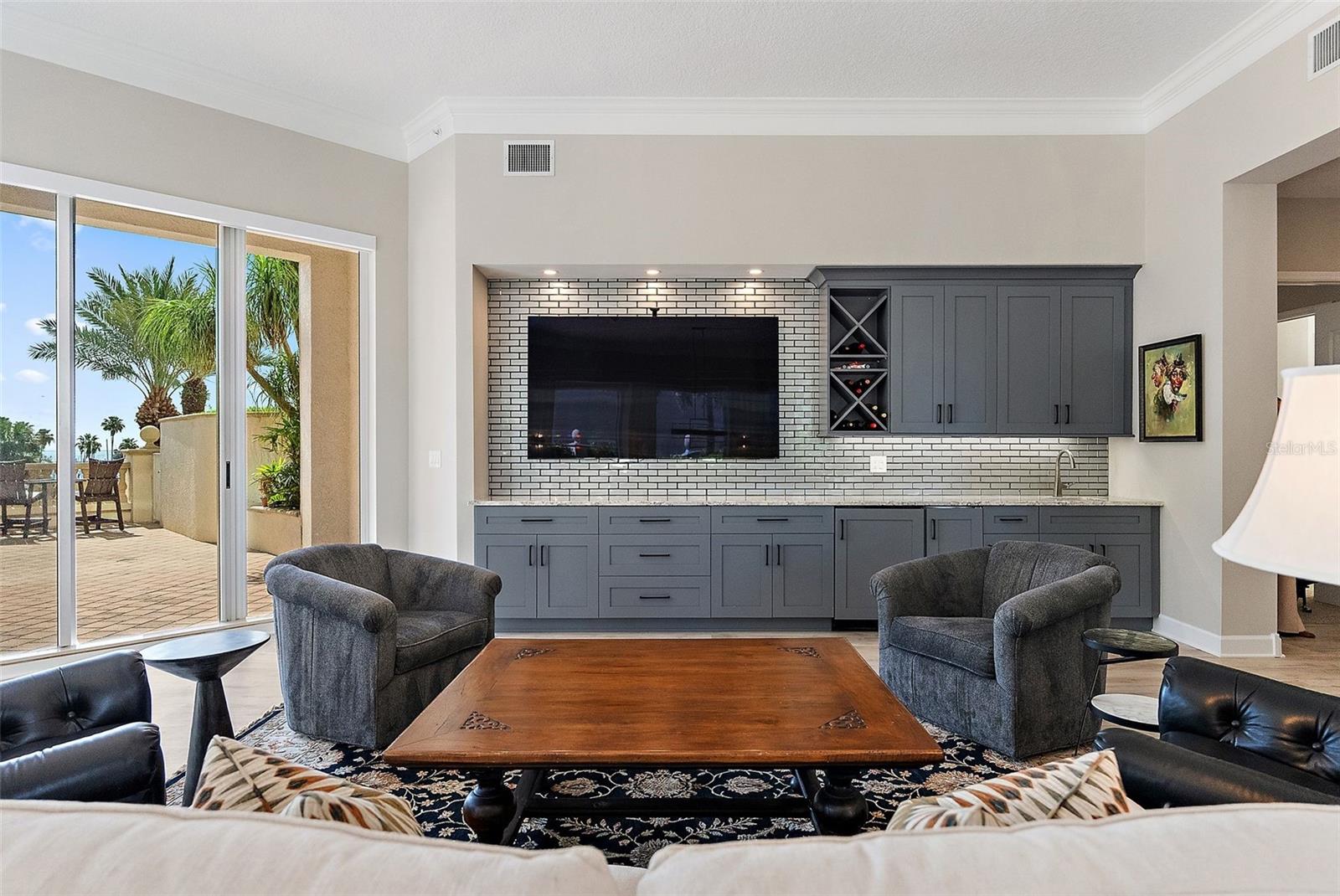 Listing photo id 20 for 100 Beach Drive Ne 301